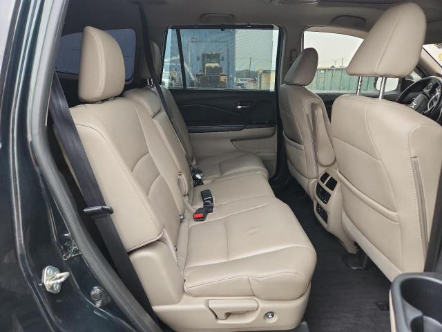 Photo 11 from auction – 2017 HONDA PILOT TOUR with VIN 5FNYF6H92HB015703