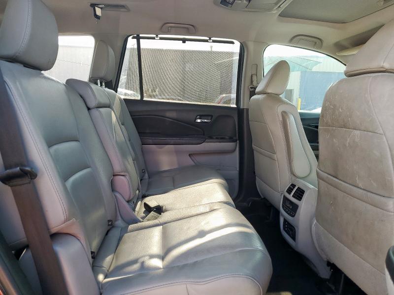 Photo 11 from auction – 2017 HONDA PILOT TOUR with VIN 5FNYF5H98HB044150