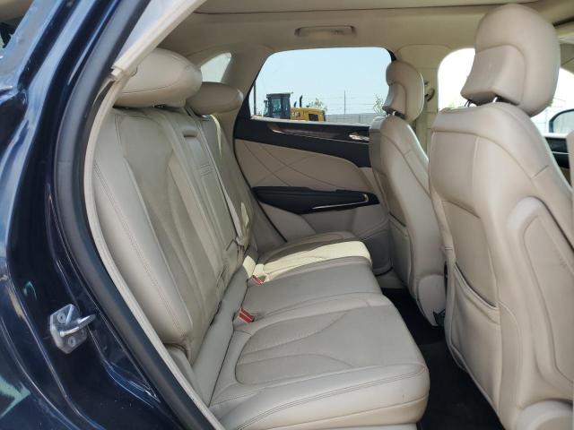 Photo 11 from auction – 2017 LINCOLN MKC RESERV with VIN 5LMCJ3C9XHUL00373
