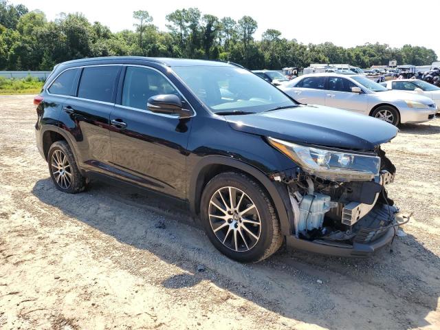 Photo 4 from auction – 2018 TOYOTA HIGHLANDER with VIN 5TDKZRFH8JS528139