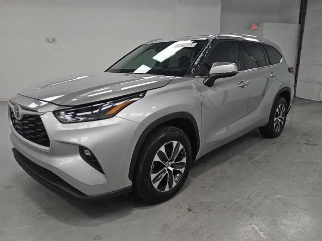 TOYOTA HIGHLANDER 2022 with VIN 5TDGZRAH5NS143379 - Photo from auction