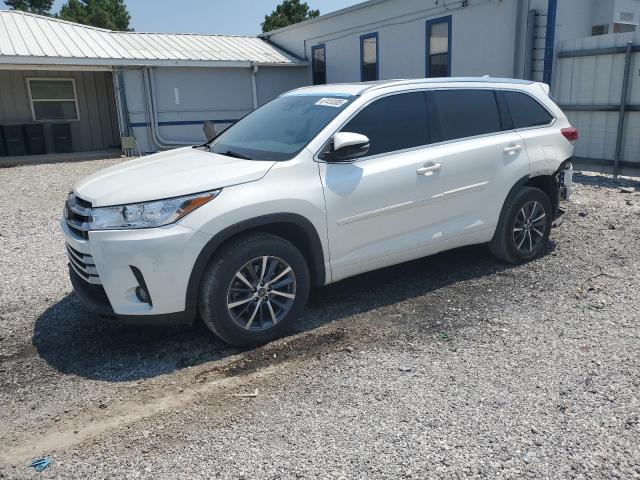 TOYOTA HIGHLANDER SE 2018 with VIN 5TDKZRFH3JS244563 - Photo from auction