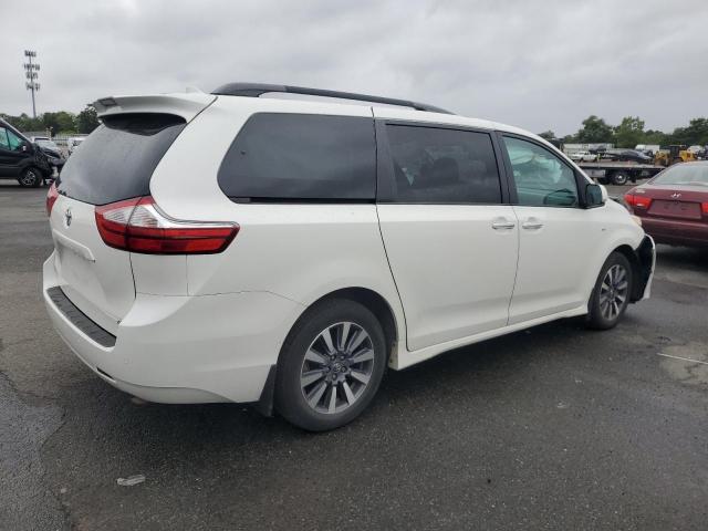 Photo 3 from auction – 2018 TOYOTA SIENNA XLE with VIN 5TDDZ3DC6JS189989