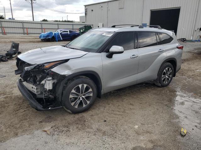 TOYOTA HIGHLANDER 2022 with VIN 5TDGZRBH2NS186348 - Photo from auction