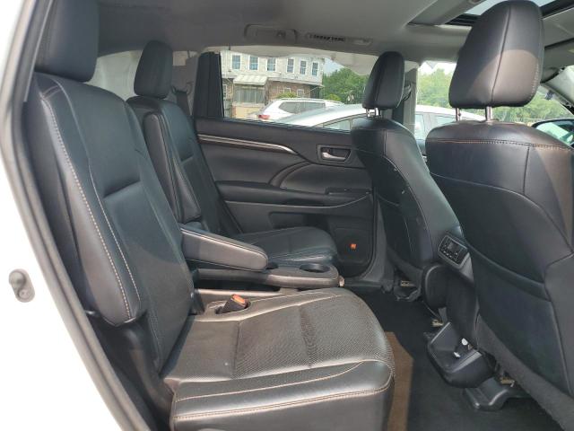 Photo 11 from auction – 2016 TOYOTA HIGHLANDER with VIN 5TDDKRFH7GS247682