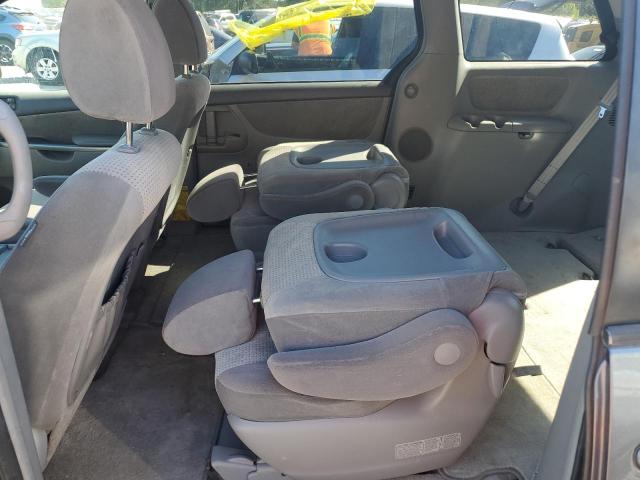 Photo 10 from auction – 2010 TOYOTA SIENNA CE with VIN 5TDKK4CC1AS313461