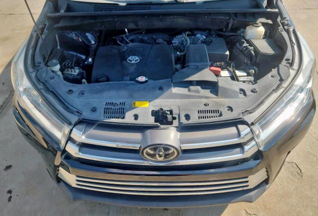 Photo 12 from auction – 2018 TOYOTA HIGHLANDER with VIN 5TDDZRFH1JS864210