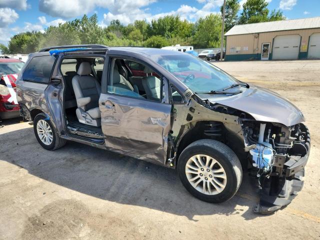Photo 4 from auction – 2015 TOYOTA SIENNA XLE with VIN 5TDYK3DC9FS667643