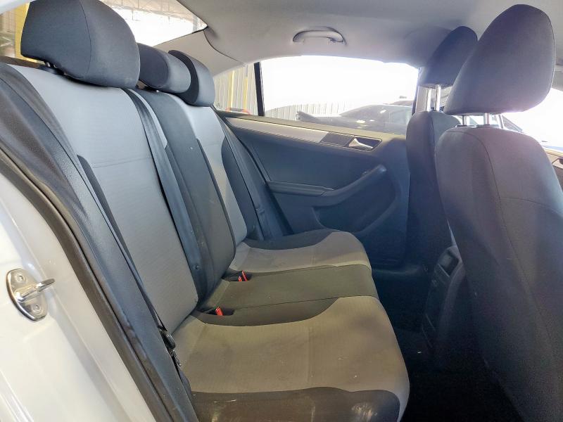 Photo 10 from auction – 2018 VOLKSWAGEN JETTA S with VIN 3VW2B7AJ3JM249472