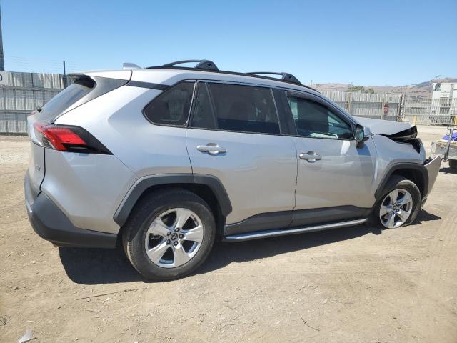 Photo 3 from auction – 2019 TOYOTA RAV4 XLE with VIN 2T3W1RFV3KC025232