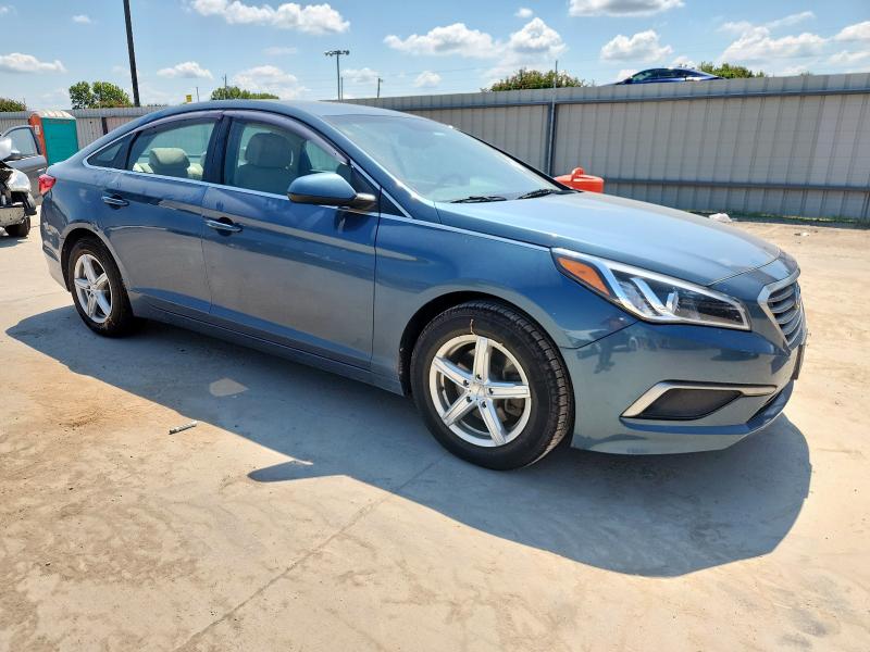 Photo 4 from auction – 2017 HYUNDAI SONATA SE with VIN 5NPE24AF6HH437851