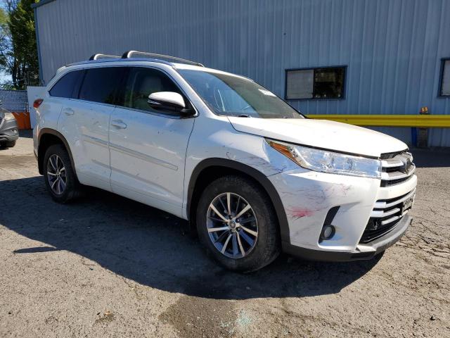 Photo 4 from auction – 2017 TOYOTA HIGHLANDER with VIN 5TDJZRFH9HS446068