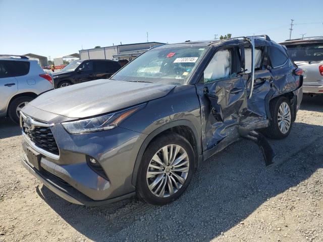 TOYOTA HIGHLANDER 2022 with VIN 5TDEBRCH3NS086950 - Photo from auction