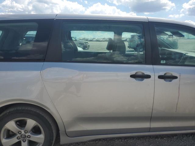 Photo 11 from auction – 2018 TOYOTA SIENNA L with VIN 5TDZZ3DC3JS952041