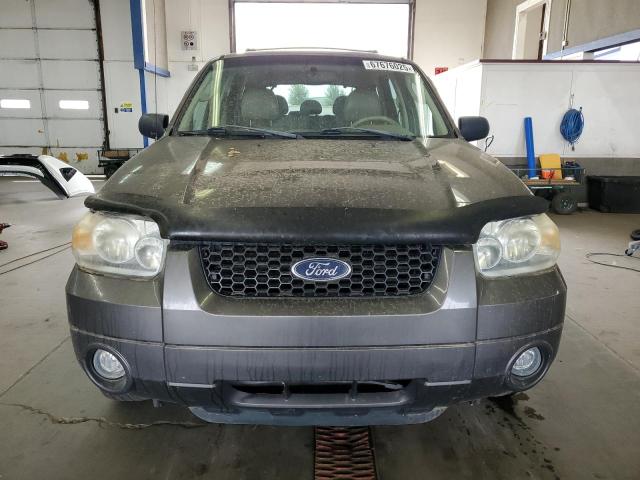 Photo 5 from auction – 2005 FORD ESCAPE LIM with VIN 1FMCU94115KB22592