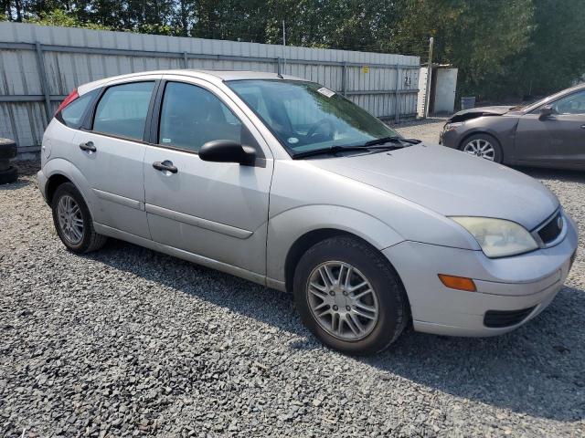 Photo 4 from auction – 2005 FORD FOCUS with VIN 3FAFP37N05R151796
