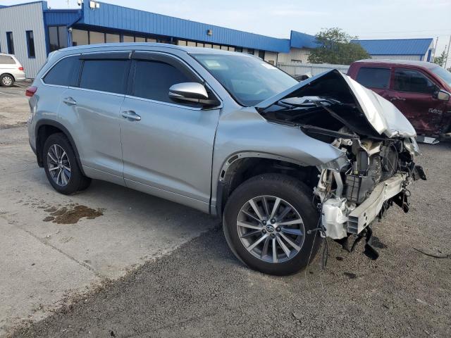 Photo 4 from auction – 2017 TOYOTA HIGHLANDER SE with VIN 5TDJZRFH5HS464907