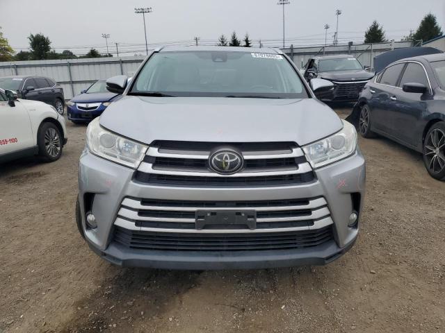 Photo 5 from auction – 2019 TOYOTA HIGHLANDER with VIN 5TDKZRFH7KS557763