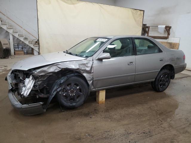 TOYOTA CAMRY LE 2000 with VIN 4T1BF22K9YU108439 - Photo from auction
