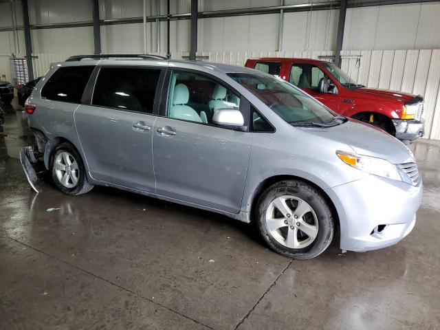 Photo 4 from auction – 2017 TOYOTA SIENNA LE with VIN 5TDKZ3DC6HS830883