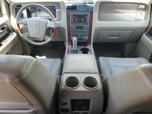 Photo 8 from auction – 2011 LINCOLN NAVIGATOR with VIN 5LMJJ2J55BEJ01668