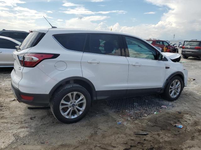 Photo 3 from auction – 2017 FORD ESCAPE SE with VIN 1FMCU9GD6HUB71348