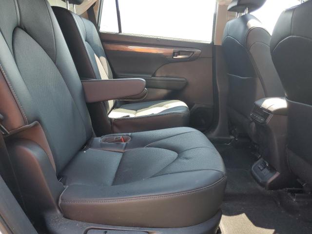 Photo 11 from auction – 2023 TOYOTA HIGHLANDER with VIN 5TDXBRCH9PS121177