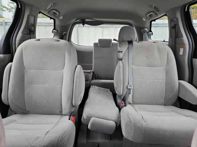 Photo 10 from auction – 2017 TOYOTA SIENNA LE with VIN 5TDKZ3DCXHS891511
