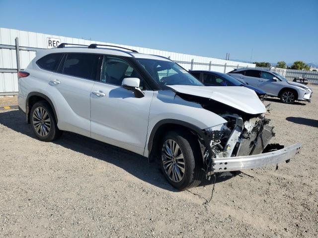 Photo 4 from auction – 2023 TOYOTA HIGHLANDER with VIN 5TDKDRBH9PS037673