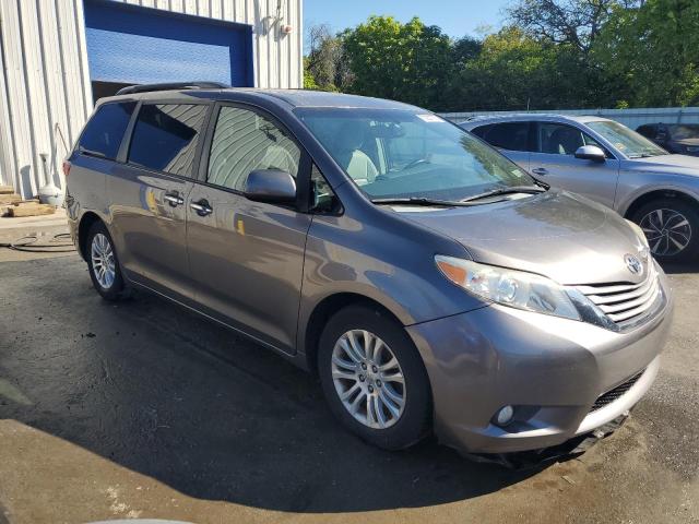 Photo 4 from auction – 2015 TOYOTA SIENNA XLE with VIN 5TDYK3DC2FS688690