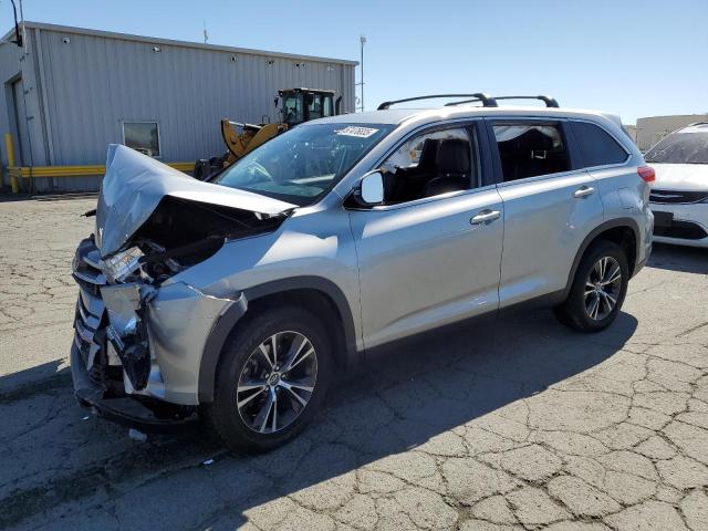 TOYOTA HIGHLANDER LE 2019 with VIN 5TDZZRFH1KS358240 - Photo from auction