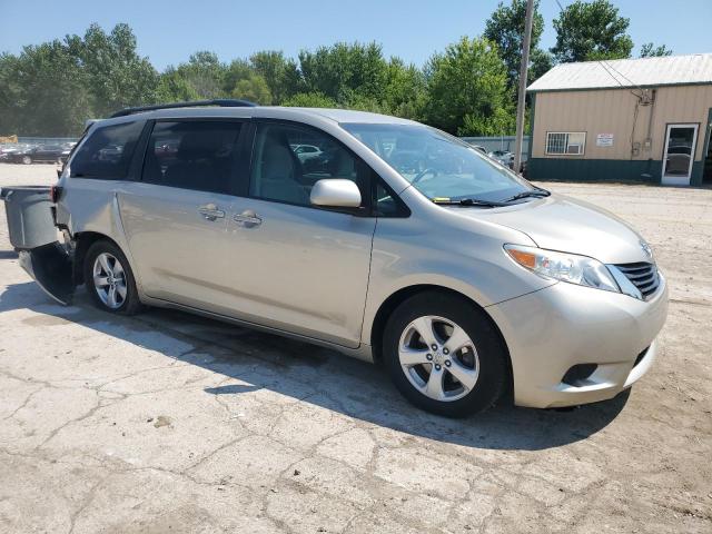 Photo 4 from auction – 2015 TOYOTA SIENNA LE with VIN 5TDKK3DC2FS593293