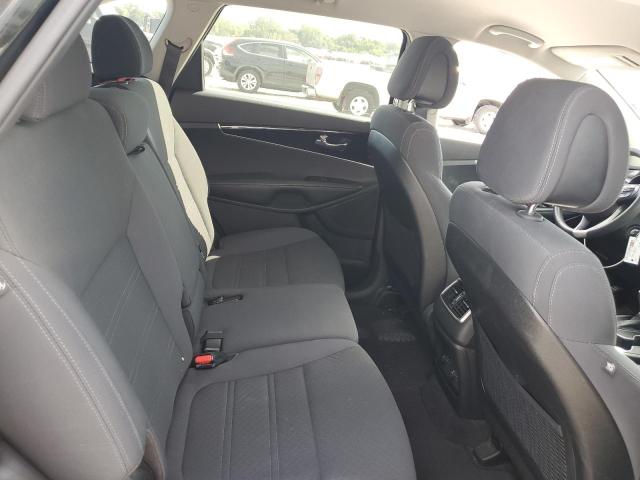 Photo 11 from auction – 2016 KIA SORENTO LX with VIN 5XYPGDA56GG160495