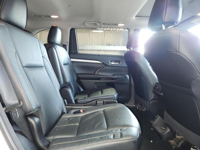 Photo 11 from auction – 2018 TOYOTA HIGHLANDER SE with VIN 5TDJZRFH9JS525987