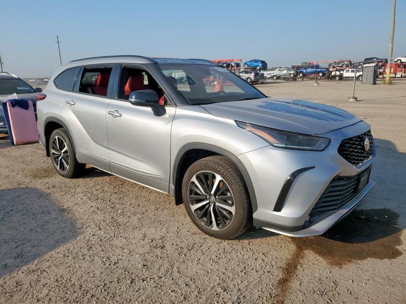 Photo 4 from auction – 2022 TOYOTA HIGHLANDER with VIN 5TDLZRBH0NS236971