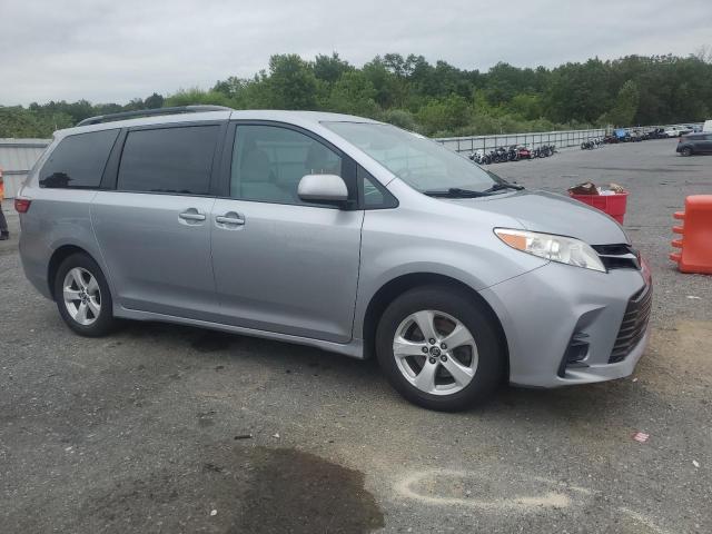 Photo 4 from auction – 2018 TOYOTA SIENNA LE with VIN 5TDKZ3DC3JS923866