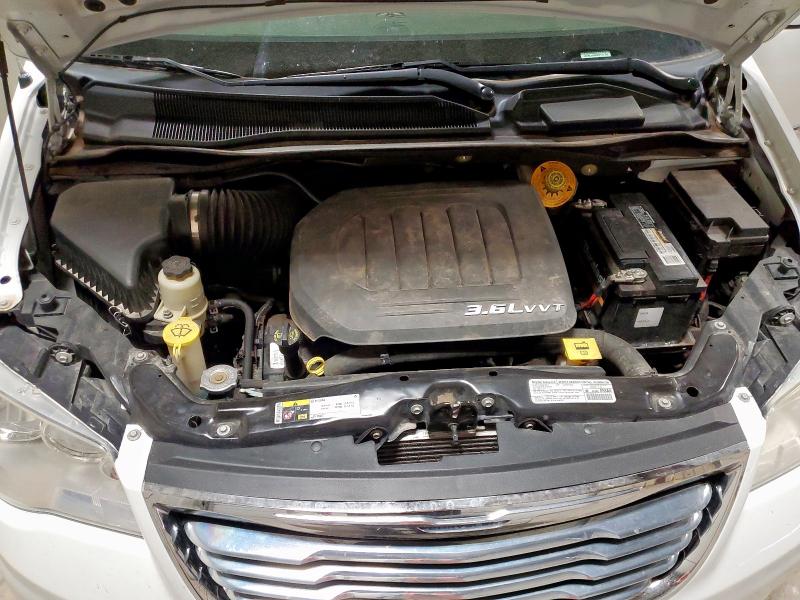 Photo 12 from auction – 2014 CHRYSLER TOWN & COU with VIN 2C4RC1BG0ER111157