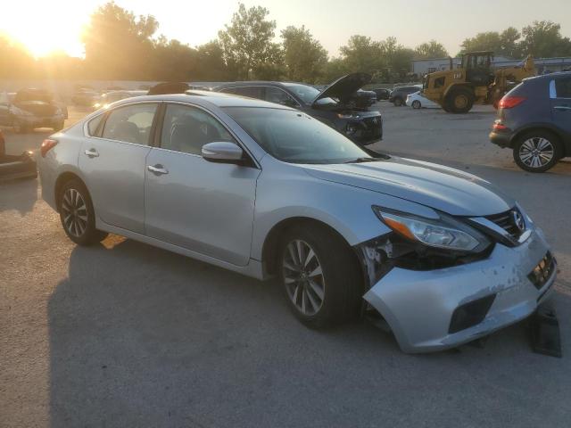 Photo 4 from auction – 2017 NISSAN ALTIMA 2.5 with VIN 1N4AL3AP4HC206172