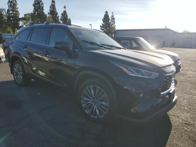 Photo 4 from auction – 2021 TOYOTA HIGHLANDER with VIN 5TDFZRAHXMS057446