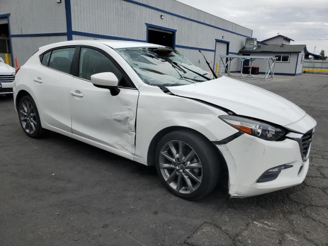 Photo 4 from auction – 2018 MAZDA 3 TOURING with VIN 3MZBN1L35JM172042