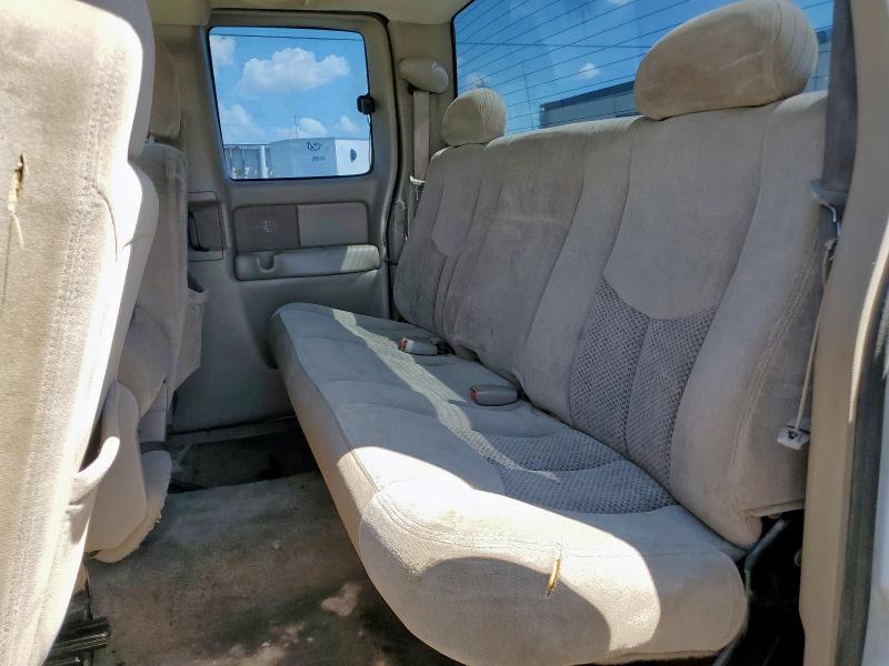 Photo 10 from auction – 2003 CHEVROLET SILVERADO C1500 with VIN 2GCEC19X631207679