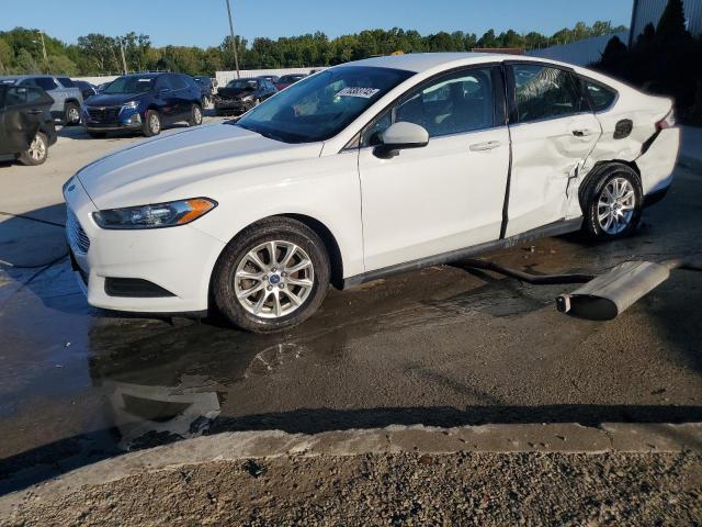 FORD FUSION S 2015 with VIN 3FA6P0G71FR252055 - Photo from auction