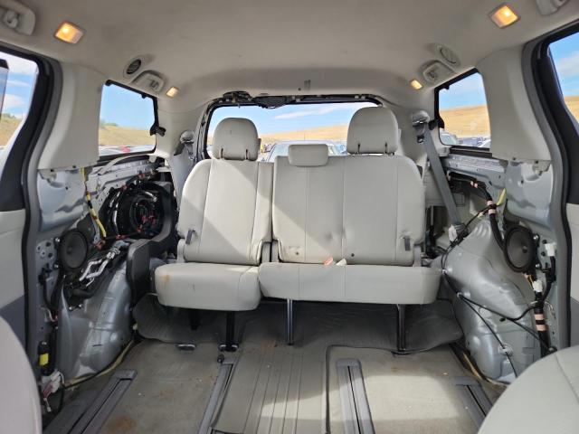 Photo 10 from auction – 2011 TOYOTA SIENNA with VIN 5TDDK3DCXBS018331