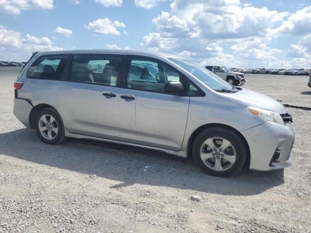 Photo 4 from auction – 2018 TOYOTA SIENNA L with VIN 5TDZZ3DC3JS952041