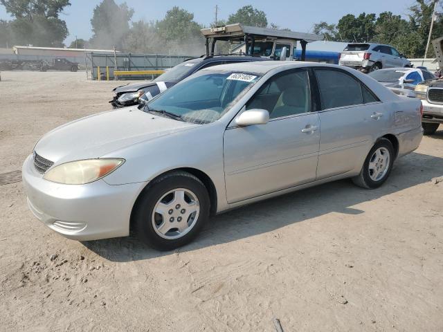 TOYOTA CAMRY LE 2002 with VIN 4T1BF32K12U530685 - Photo from auction