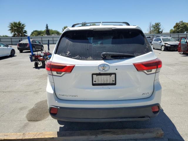 Photo 6 from auction – 2017 TOYOTA HIGHLANDER SE with VIN 5TDKZRFH7HS224973