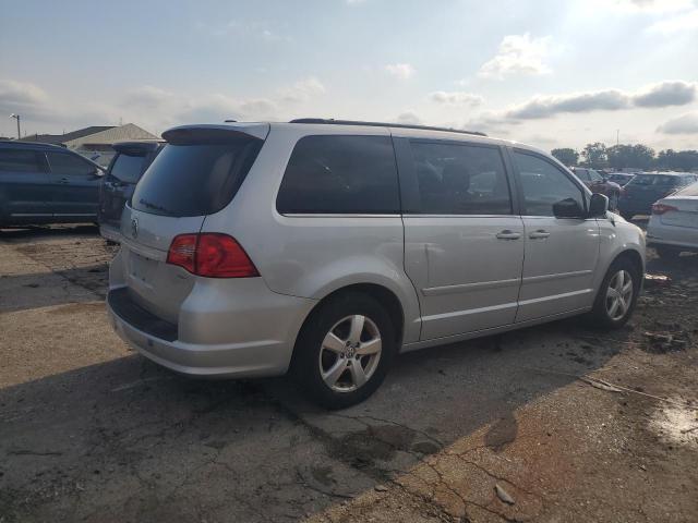 Photo 3 from auction – 2011 VOLKSWAGEN ROUTAN SEL with VIN 2V4RW5DG2BR669962