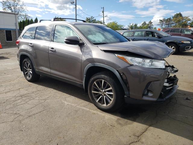 Photo 4 from auction – 2019 TOYOTA HIGHLANDER with VIN 5TDJZRFH7KS591827