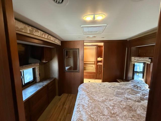 Photo 9 from auction – 2014 FREIGHTLINER CHASSIS XC with VIN 4UZAB2DT7ECFT1036