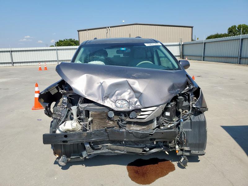 Photo 5 from auction – 2012 TOYOTA SIENNA XLE with VIN 5TDYK3DC5CS267705